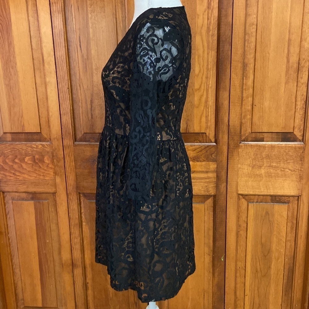 Pinky Lined Black Lace V-Neck Long-sleeved Skater Dress Small - Picture 2 of 9